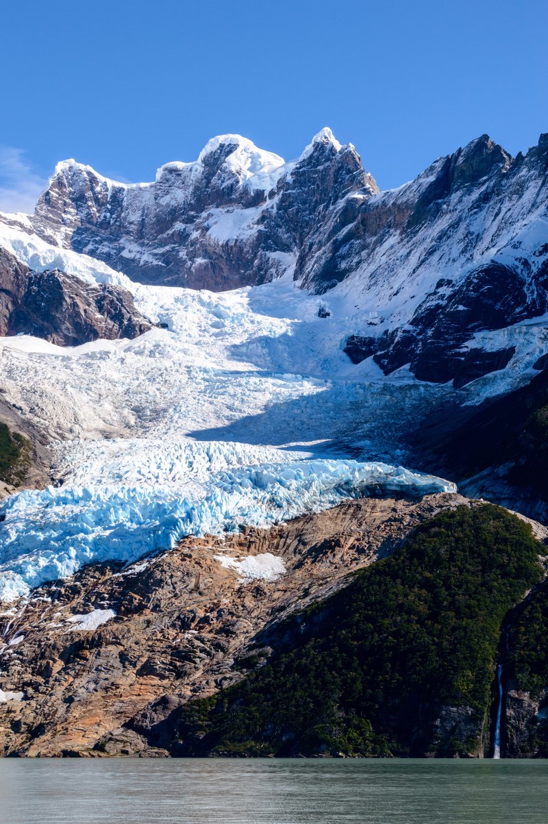 snow covered mountains next to the water, _snow covered mountain 4k