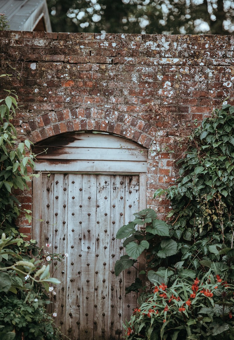 old doorway 4k