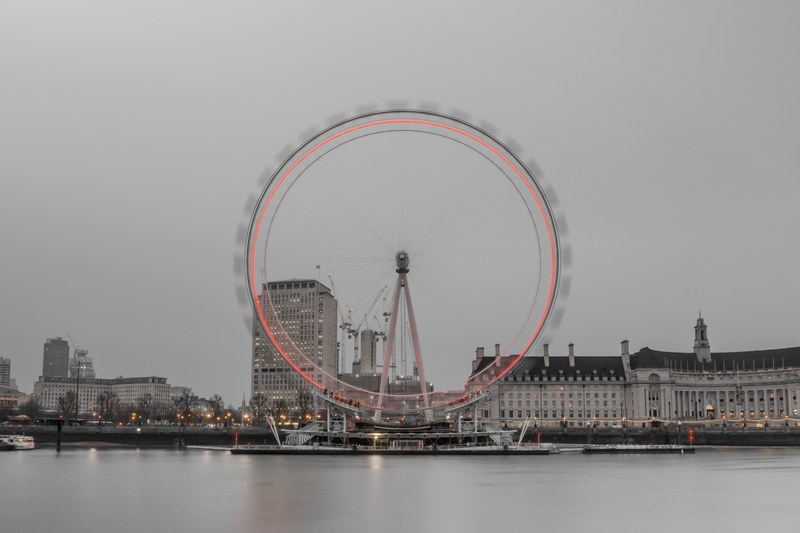a waterfront background taken at dusk featuring the london eye ferris wheel, london eye 4k