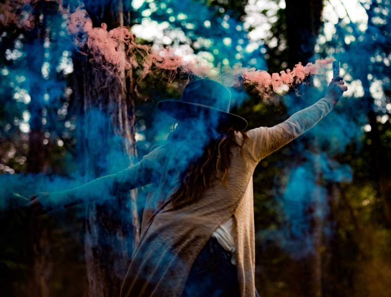 colored smoke bombs away 4k