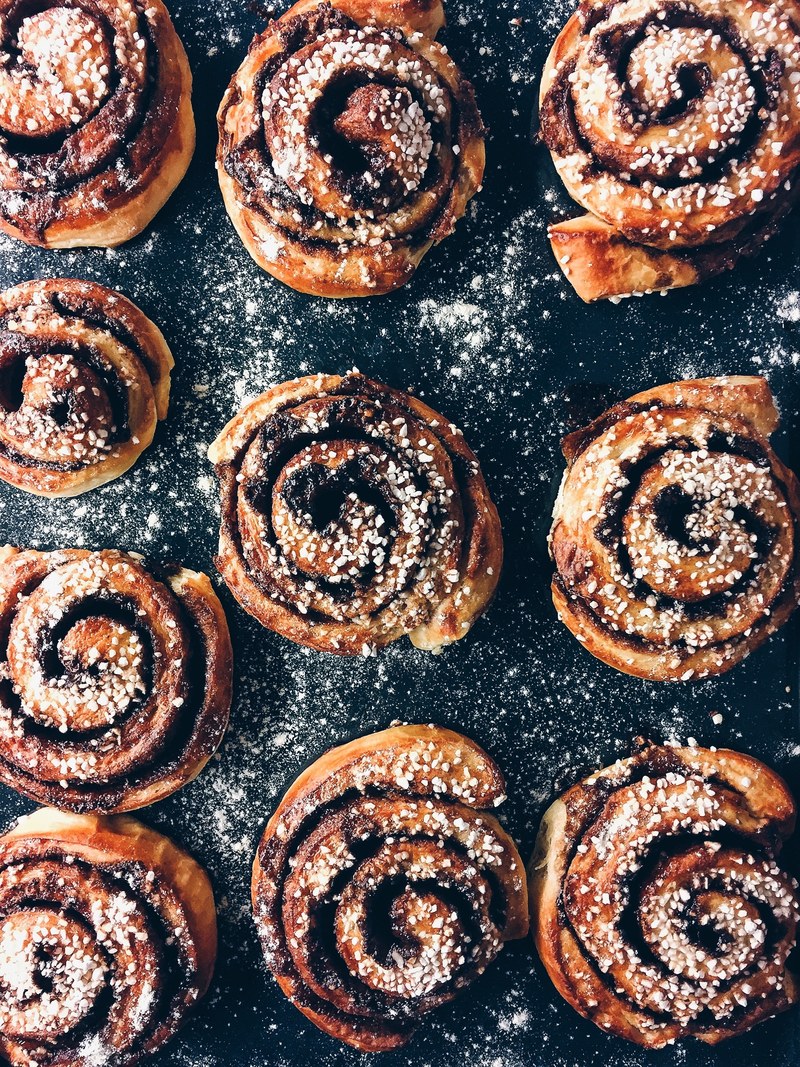 homemade cinnamon buns 4k