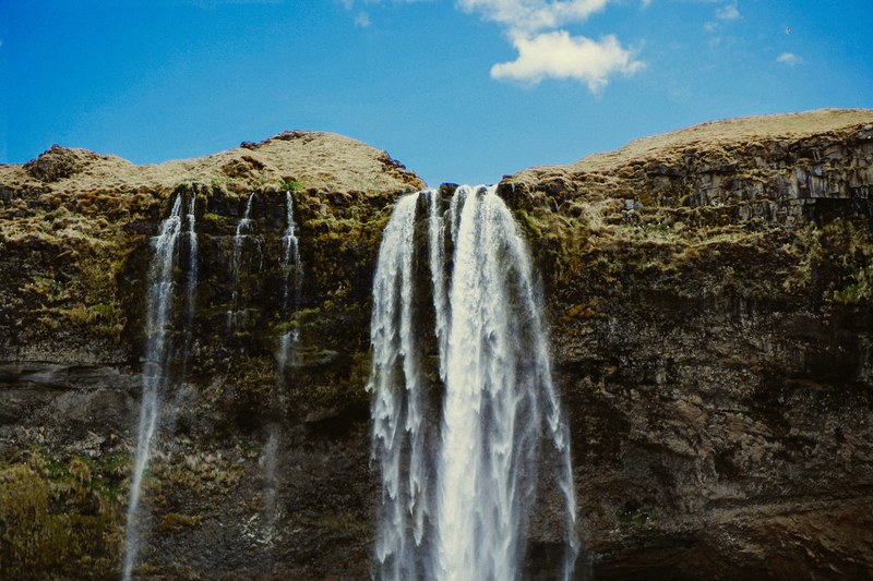 waterfall cloud mossy and iceland 4k