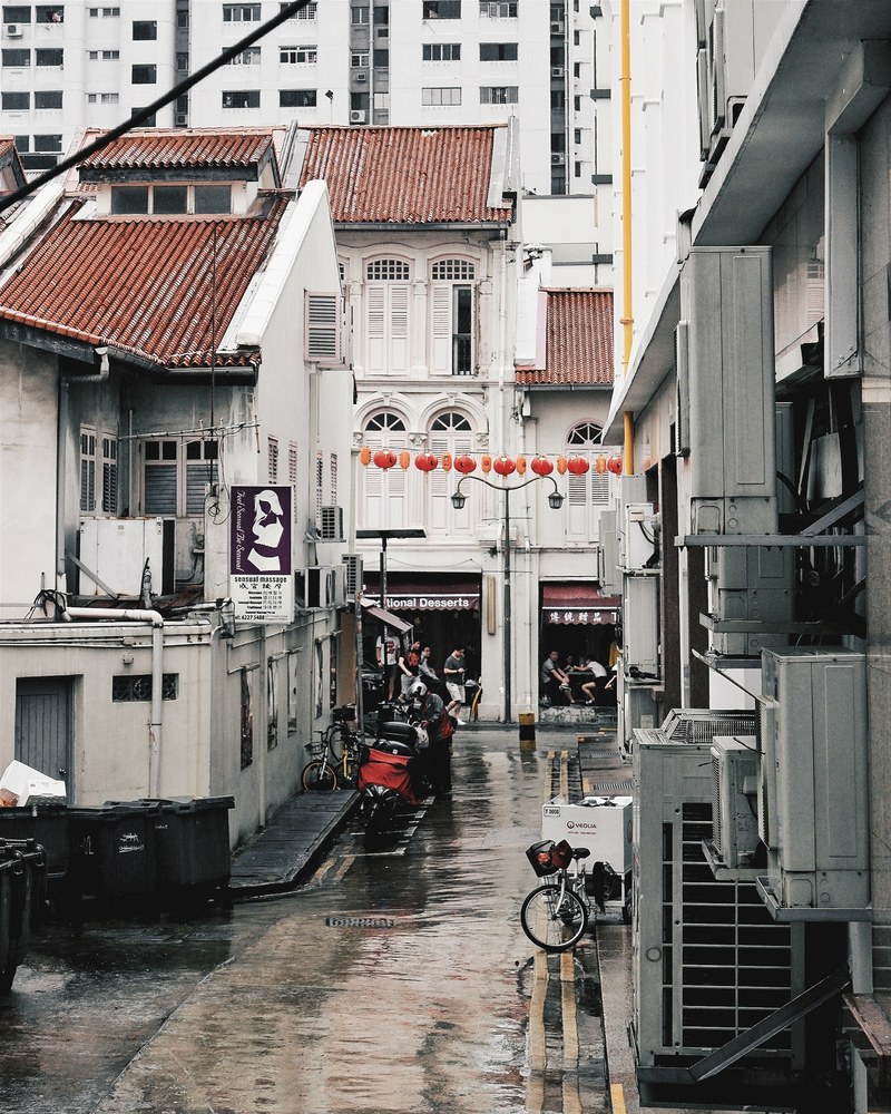 between the building 4k