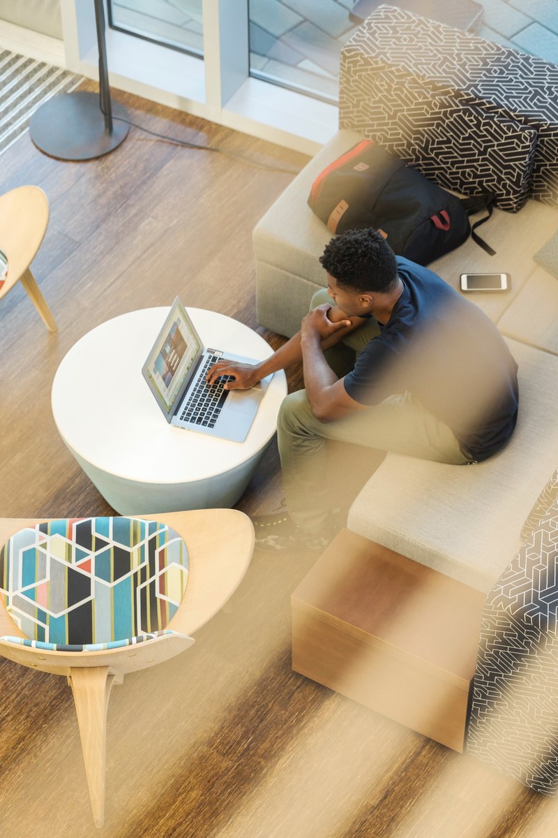 working foyer macbook and backpack hd, 4k