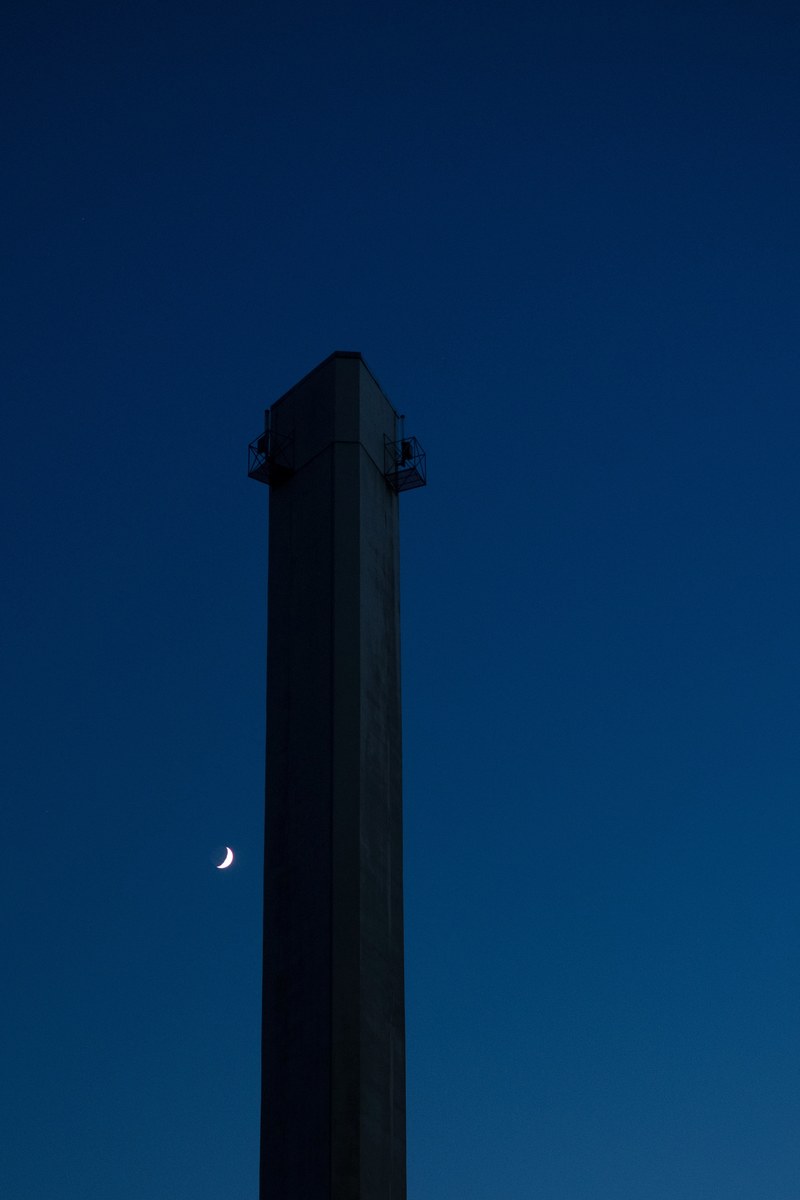 crescent moon over a tower at geneva, crescent moon over geneva 4k