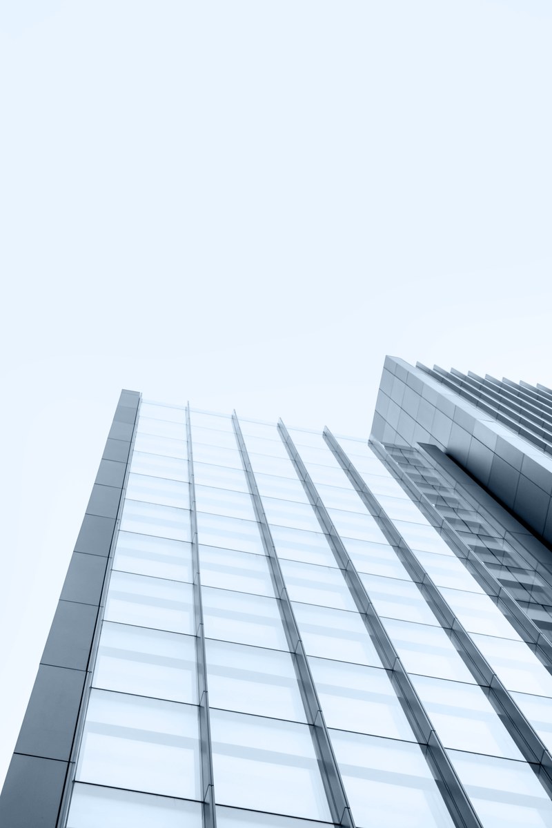 a view of architecture in london reflecting the cloudy blue sky, building sky reflection 4k