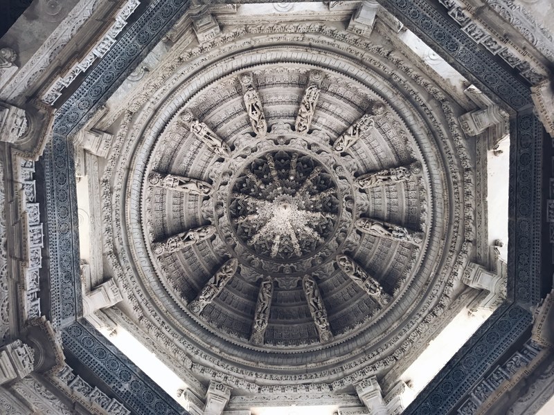 ornate concentric circular ceiling architecture with dome in ranakpur jain temple, under the intalgio 4k