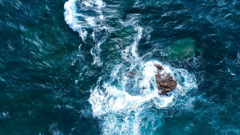 stormy seas off guernsey 4k