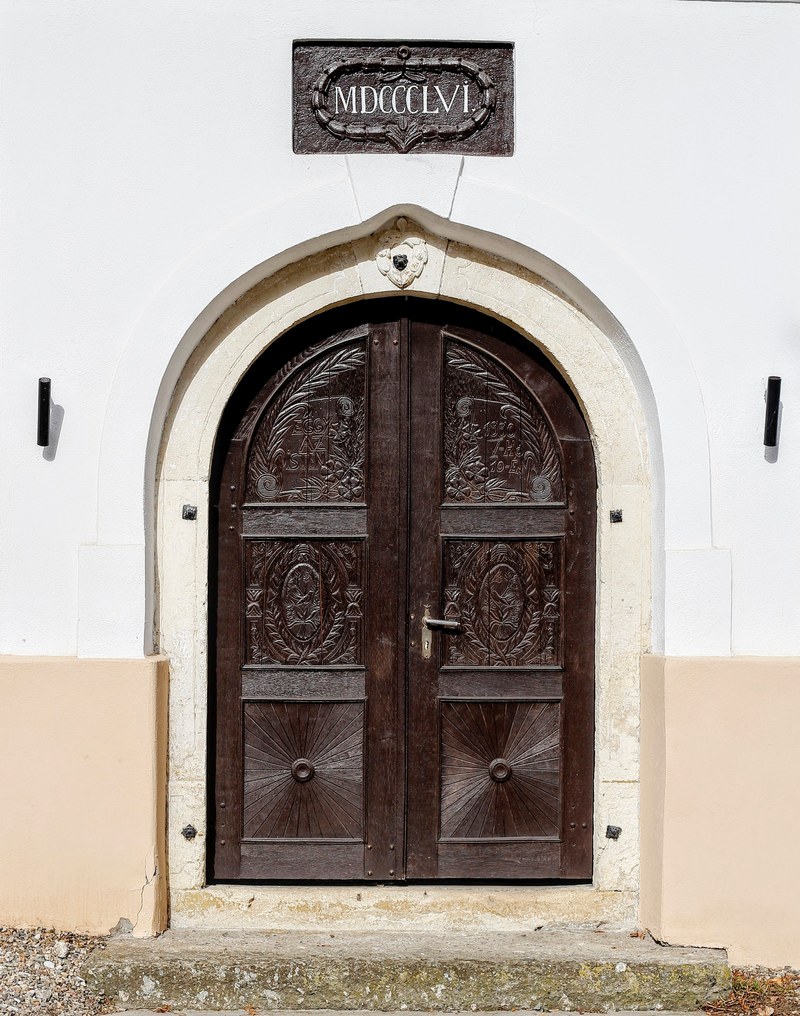 door entrance and wall 4k