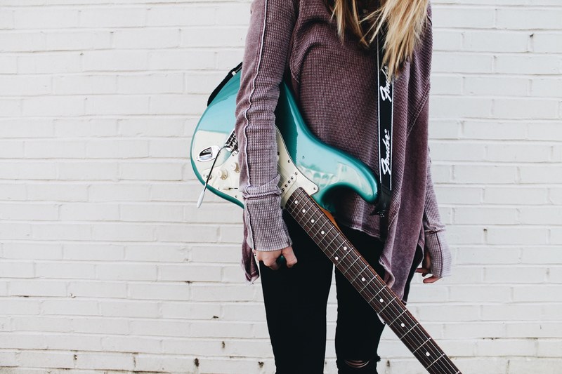 fender strat player 4k