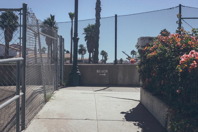 urban sidewalk by the fences at santa barbara, urban fenced sidewalk 4k