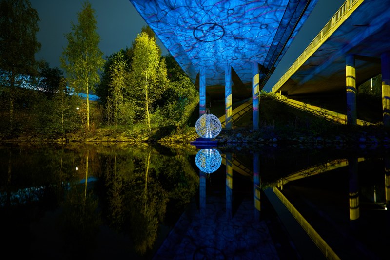 reflection riverside water and city 4k
