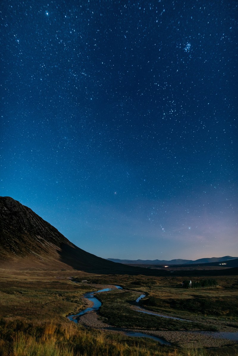 the night sky and aurora of glencoe 4k