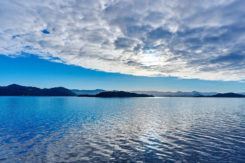 lake cloud water and reflection 4k
