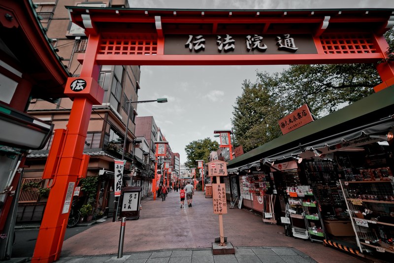father and son in asakusa 4k