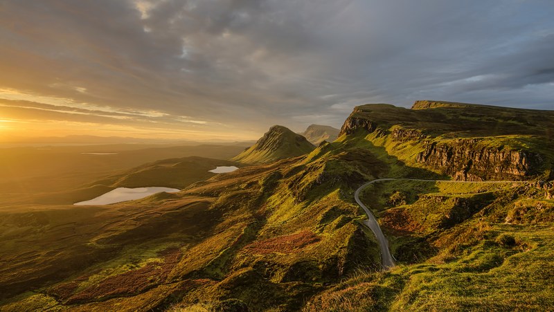 a cloudy sunset over the mountainous hills of skye, sunset over the mountains of skye 4k