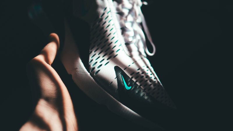 sneaker, hand, dark, 4k