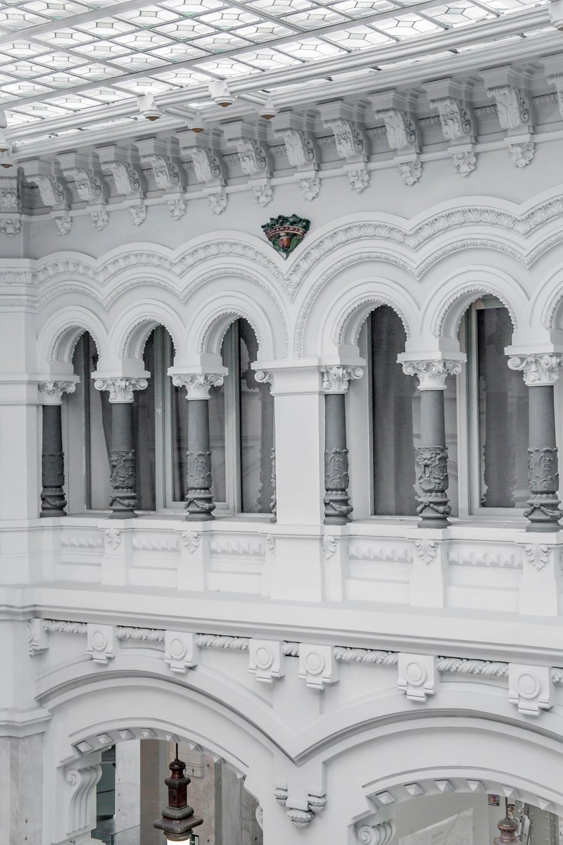 the facade of a building in madrid has the classical architecture with corinthian columns, _classical building madrid 4k