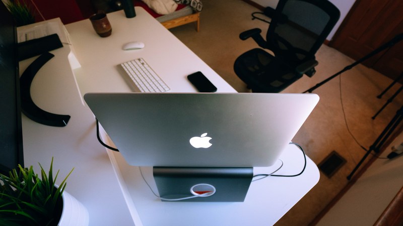 laptop computer desk and keyboard 4k
