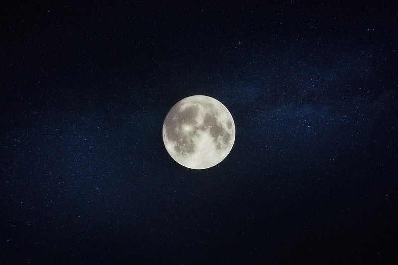 the full moon on a starry sky over mainz, full moon over mainz 4k