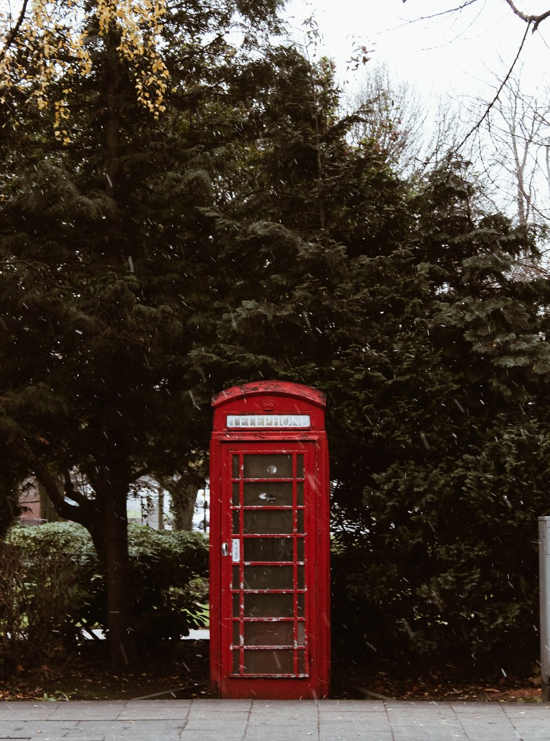 the red telephone 4k