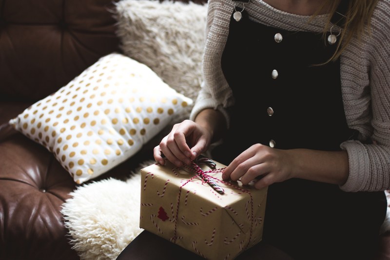 gift present woman and female 4k