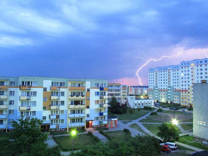 burza nad osiedlem lotnisko w grudzidzu 4k