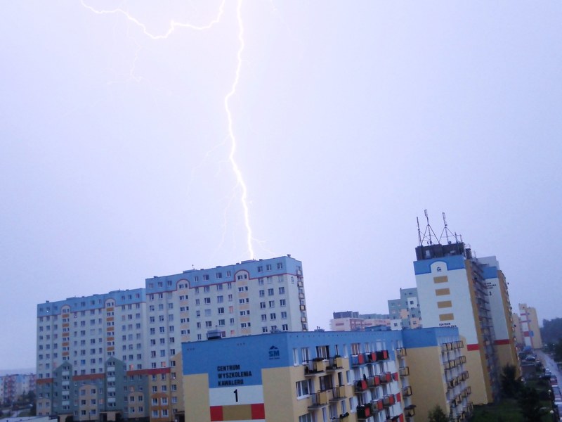 burza nad osiedlem lotnisko 4k