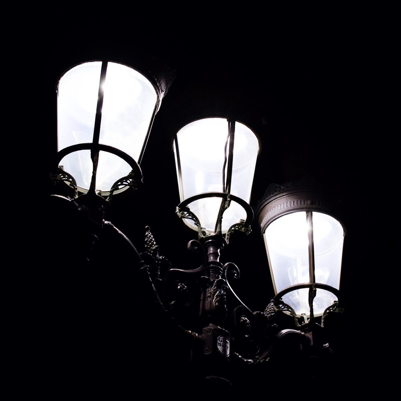 paris lamppost 4k