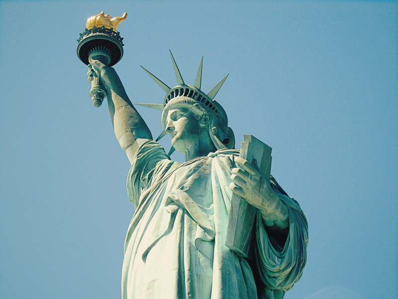 new york liberty statue and torch 4k