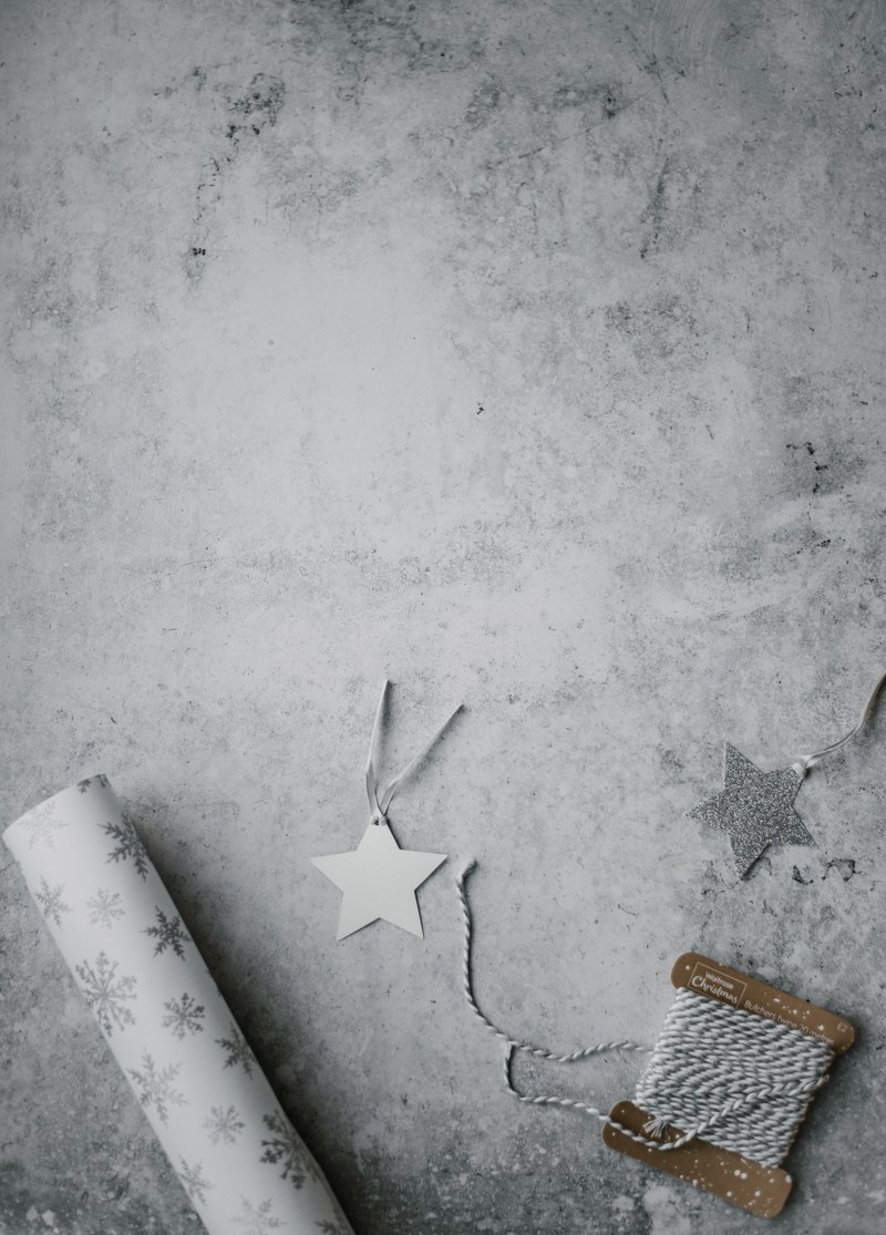 christmas wrapping paper and gift tags 4k