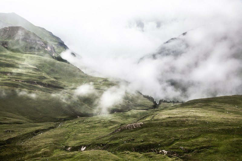 cloud hill highland and grassland 4k
