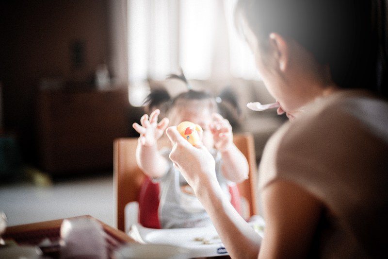 mother feeds her baby a spoonful of food, feeding a baby 4k