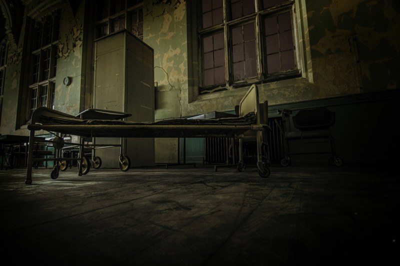 a rundown hospital room with hospital beds and a cabinet in the united kingdom, _a bed for the night 4k