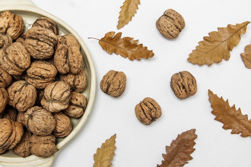 preparing locally grown walnuts for a cake 4k