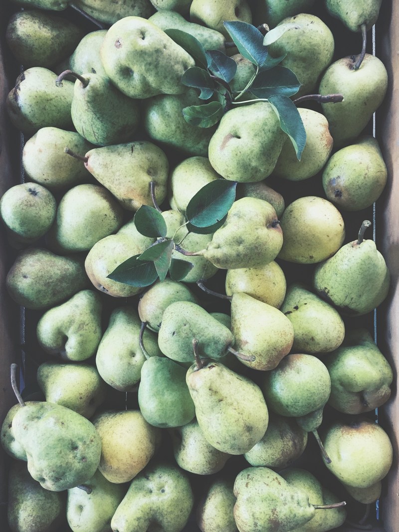 pears well with others 4k
