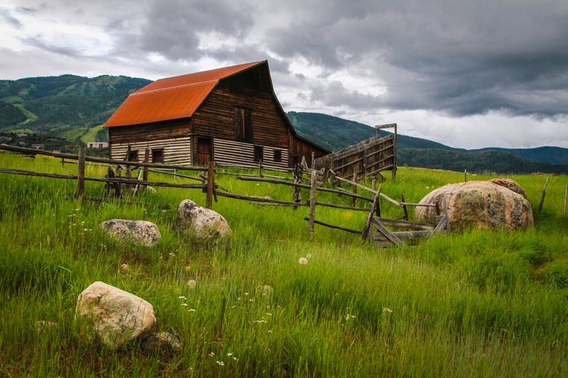 rustic barn out to pasture 4k