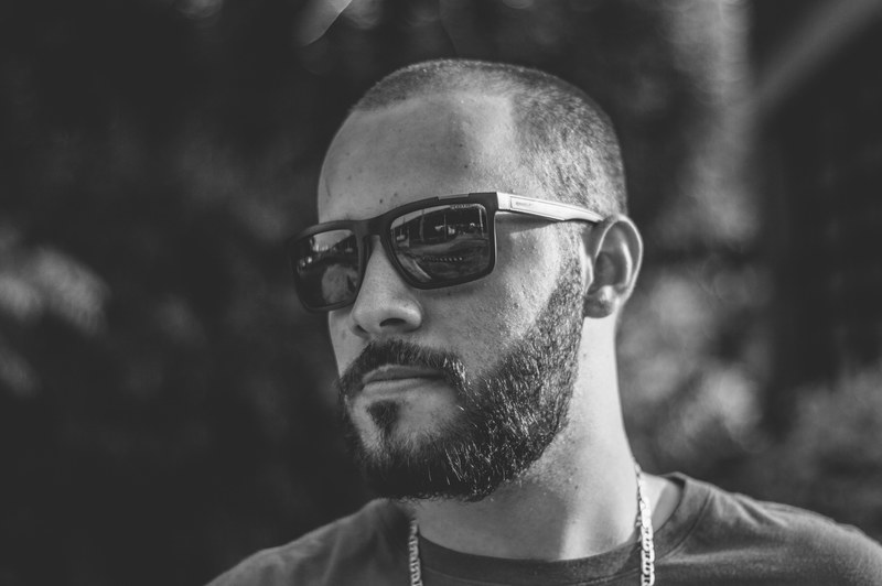 man male beard and sunglasses 4k