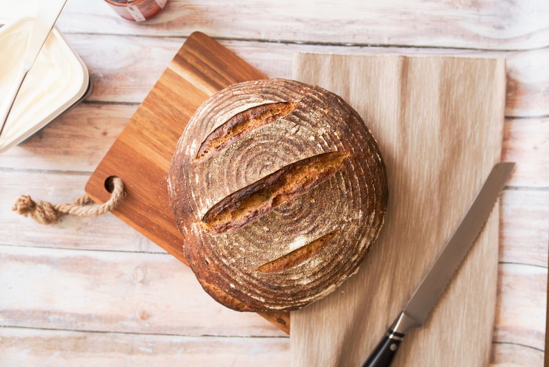 bread wood cutting board and knife 4k