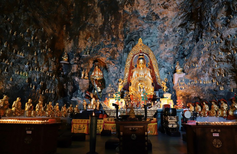 temple cave buddha and statue 4k