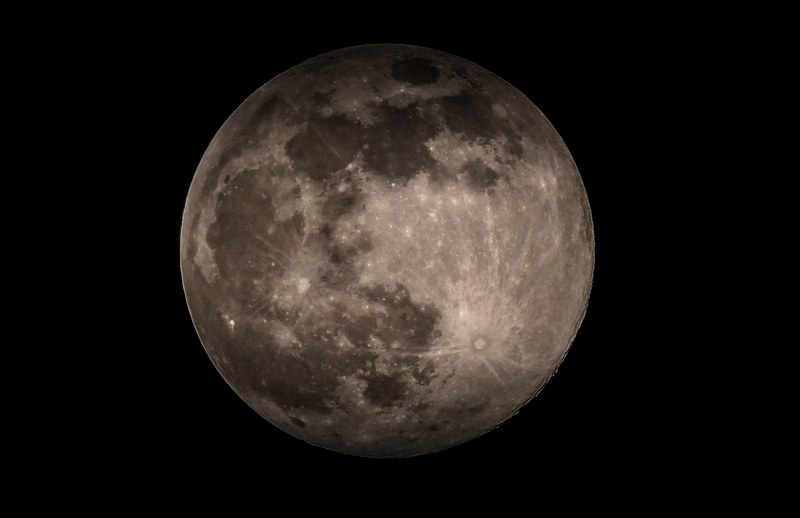 a night mode close up shot of the moon, night shot of the moon 4k