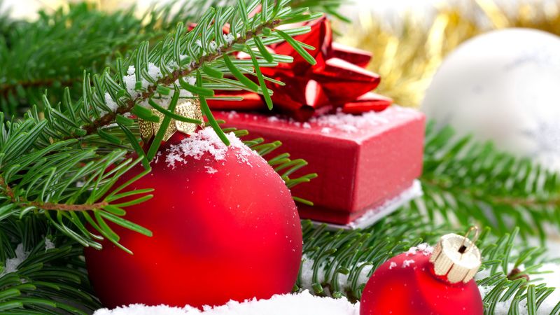balls, new year, song, snow, needles, gift, 4k