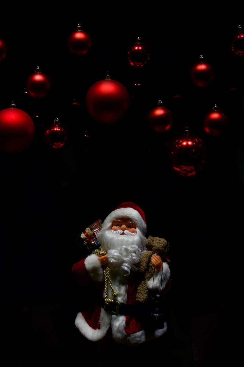 santa standing under red hanging ornaments, _santa says goodbye 4k