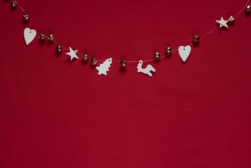 red christmas beads and string 4k