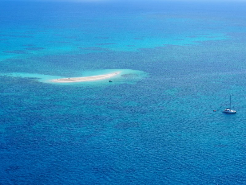 sand in the great barrier reef 4k