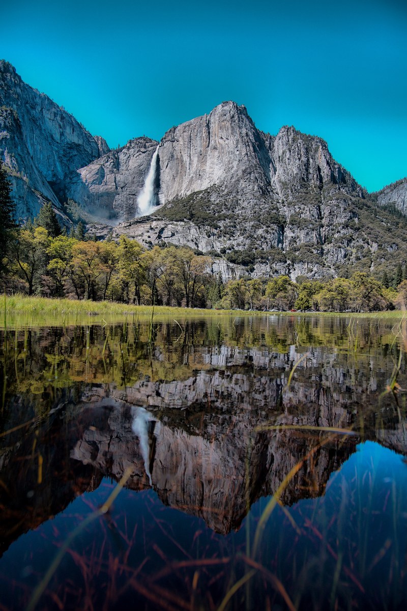reflecting on things 4k