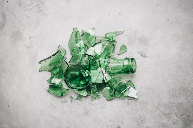 glass broken beer and bottle 4k