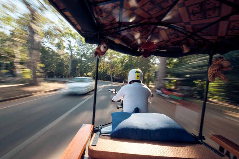 tuk tuk action in cambodia 4k