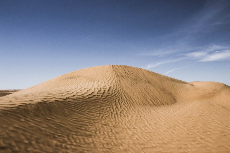 sand ripples in the barren land of ksar ghilane desert, wild winds in the desert 4k