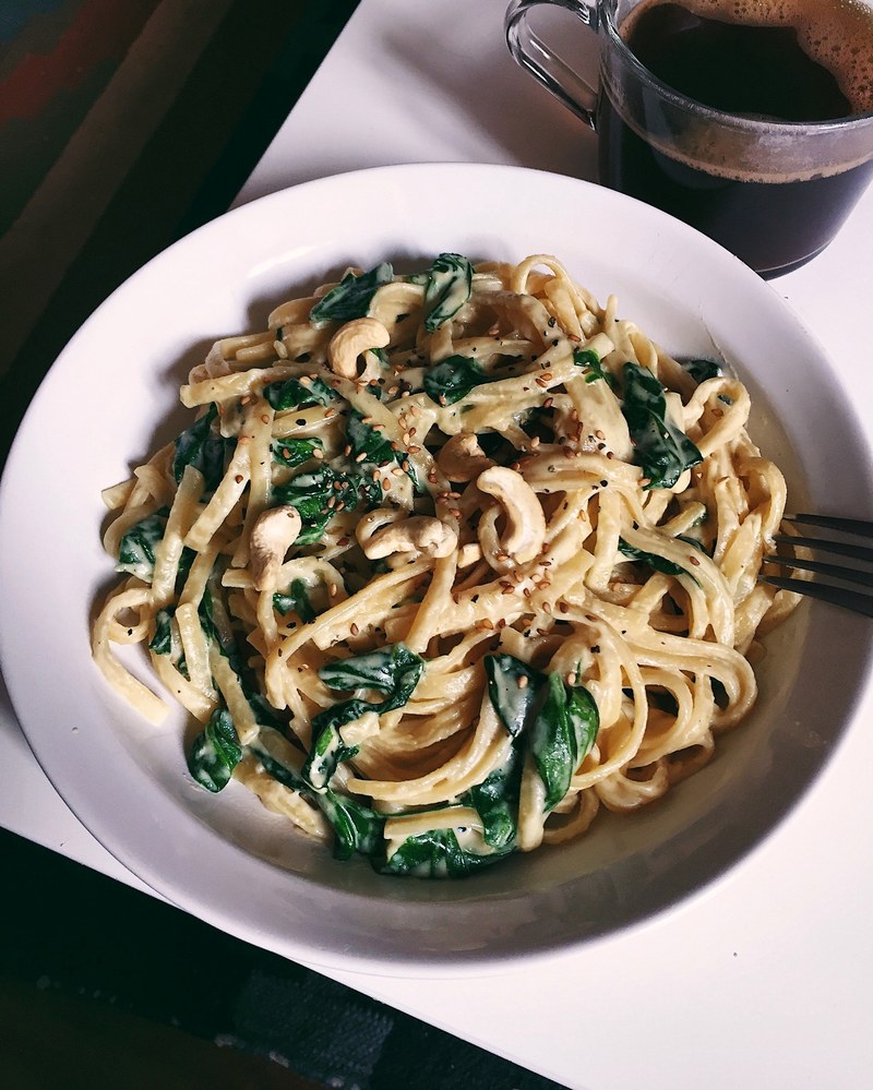 linguines avec une sauce noix de cajou pinards 4k